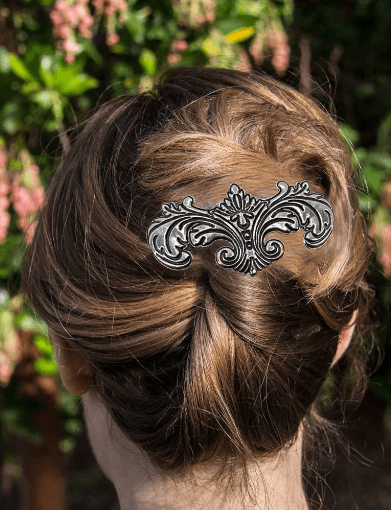 Hojalata barrette shown in hair