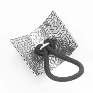 Back of ponytail holder, replaceable band