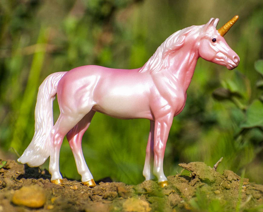 Breyer Unicorn Treasures Rose Quartz model - pink 