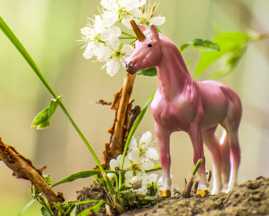 Breyer Unicorn Treasures Rose Quartz model - pink 