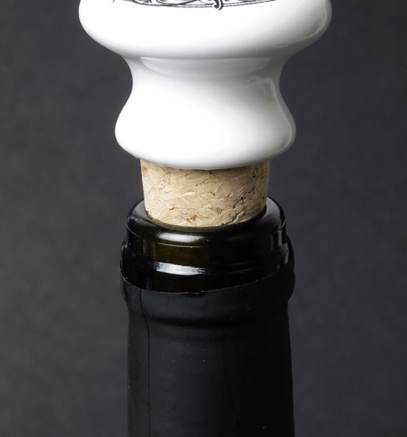 Wine bottle stopper