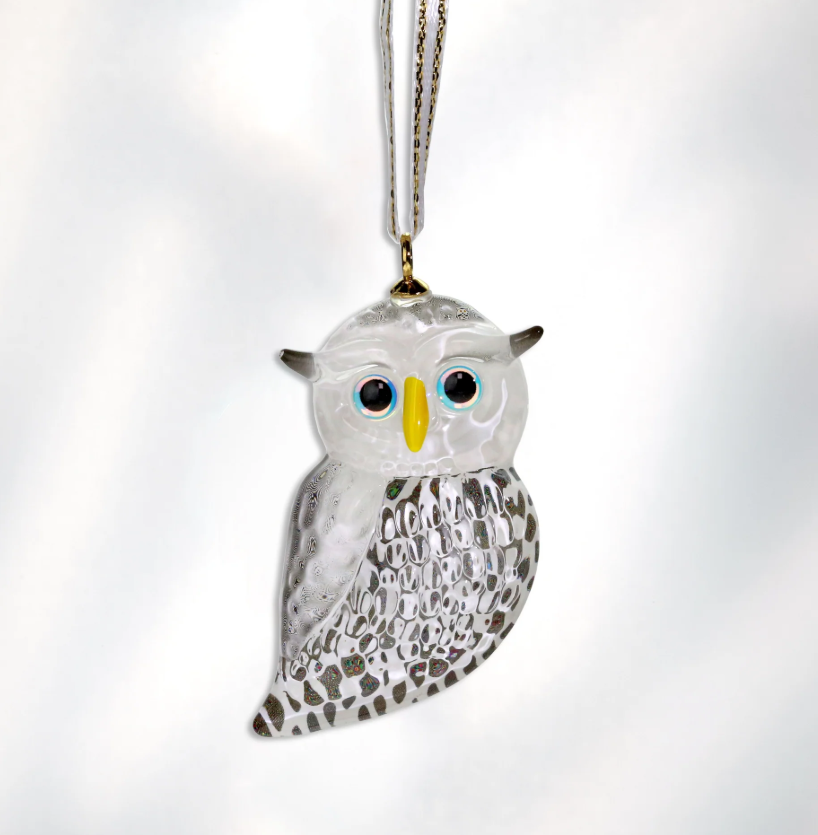 Glass ornament of a snowy owl